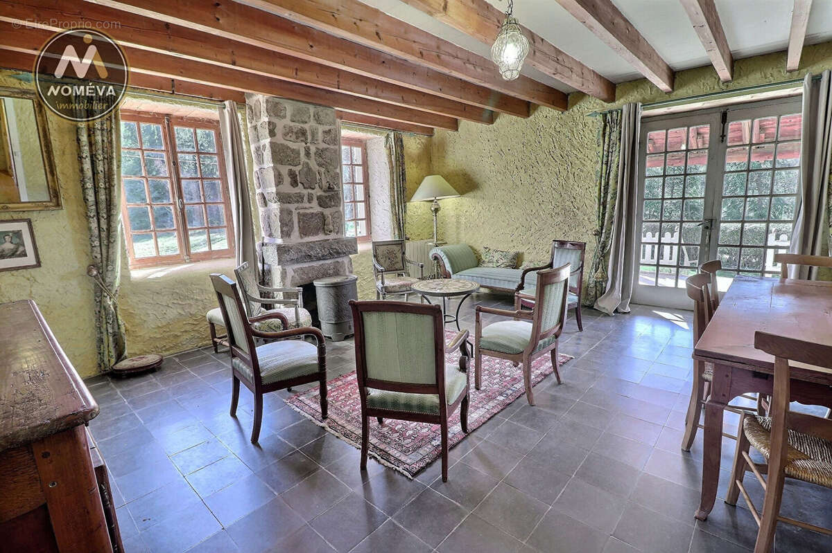 Maison à CHENEREILLES