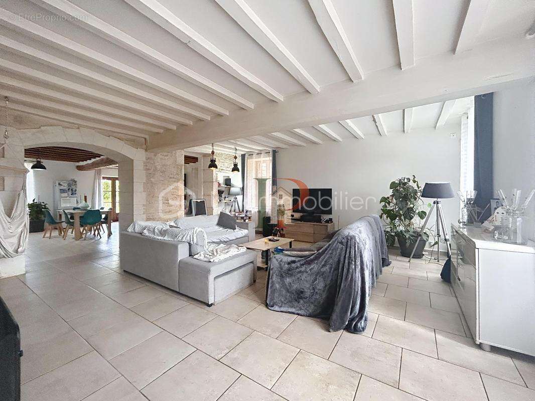 Maison à SAINT-CYR-LES-COLONS