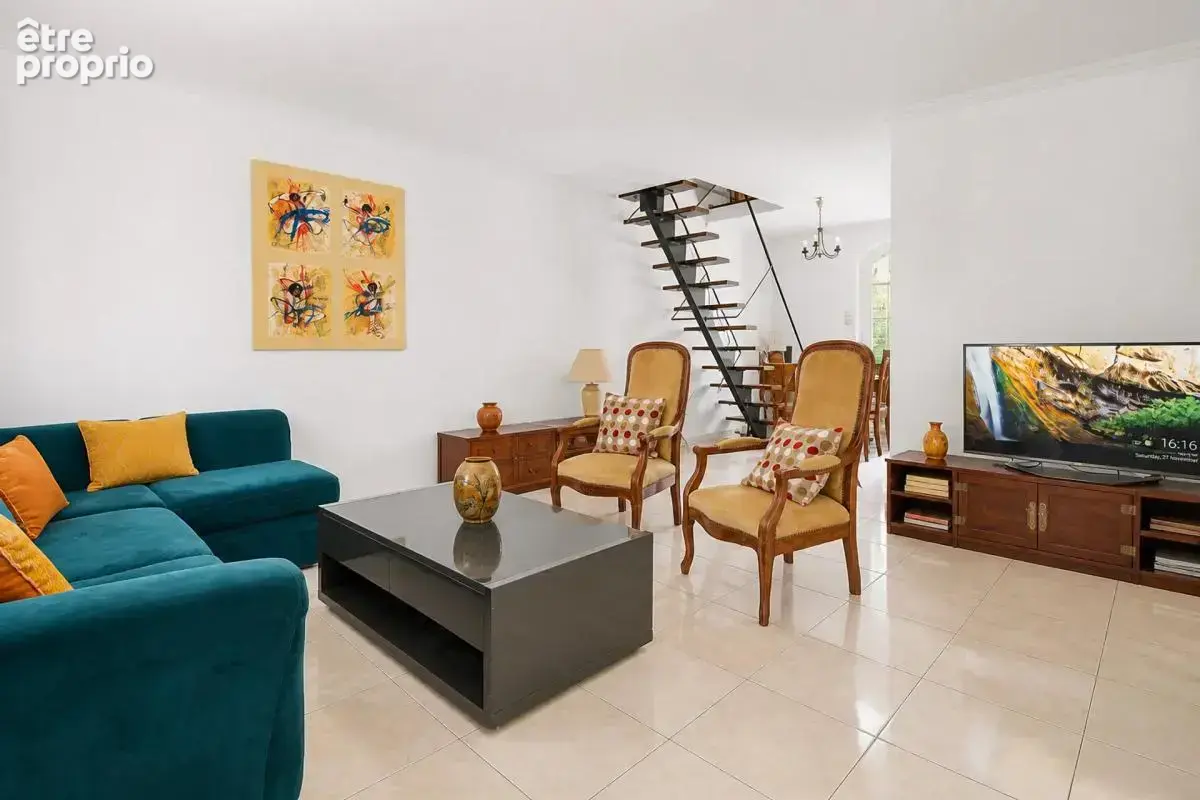 Appartement de 5 pièces de 143 m² avec belle terrasse  à Avignon - photo 2