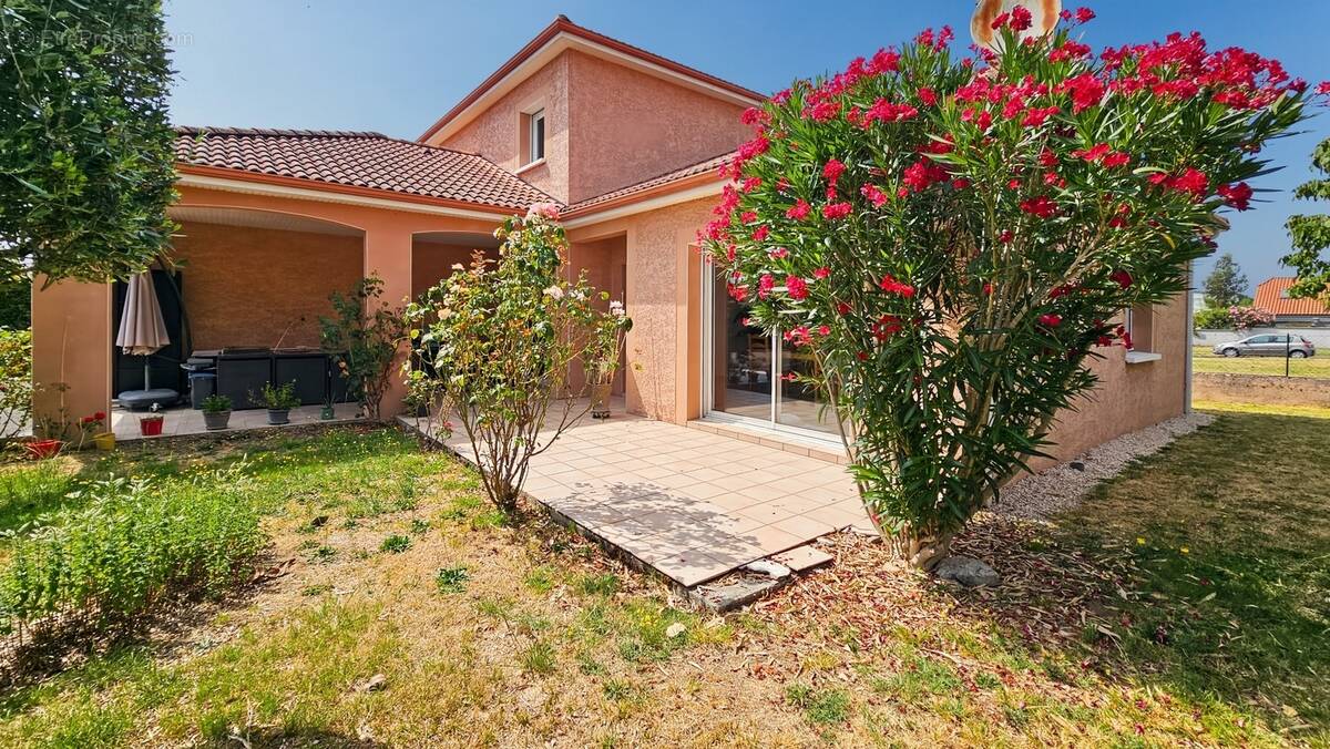 Maison à vendre 5 pièces, 4 chambres avec jardin et garage à LALOUBERE (65) - photo 1