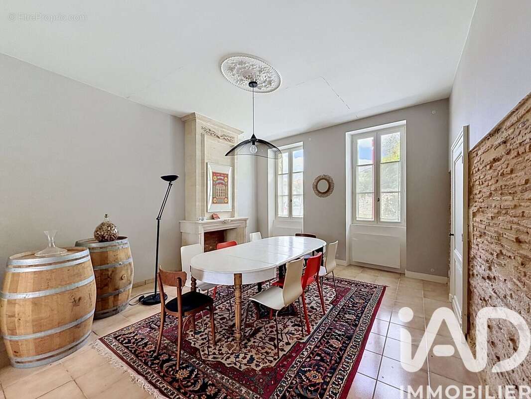 Maison 230 m² à Saint-Seurin-De-Cadourne  - photo 7