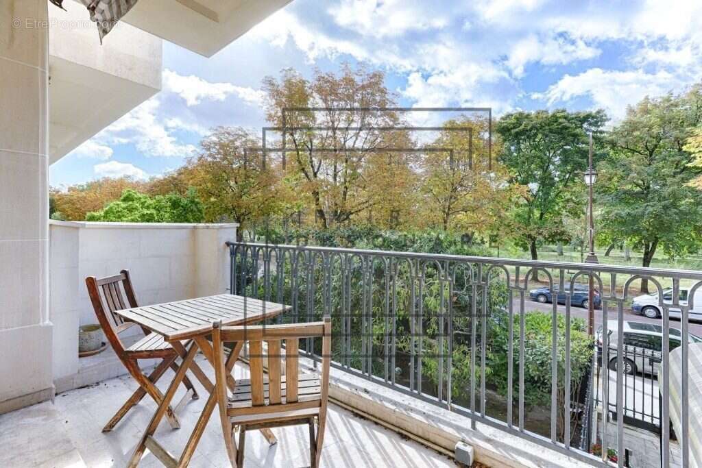Appartement à NEUILLY-SUR-SEINE