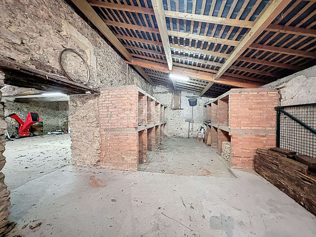 A 20 minutes d'Angers : Belle Longère de 208 m². - photo 8
