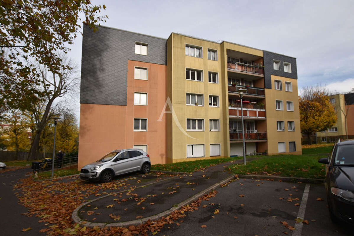 Appartement à COMBS-LA-VILLE