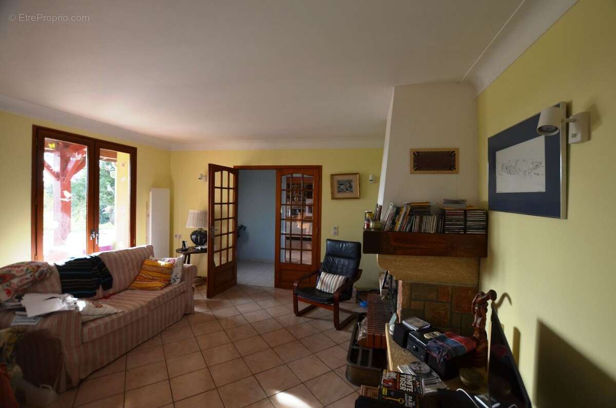 111 - Maison à MONTESQUIOU