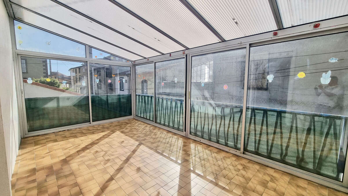 PONT-DU-CHÂTEAU / Centre bourg immeuble de rapport à vendre, belle opportunité ! - photo 11