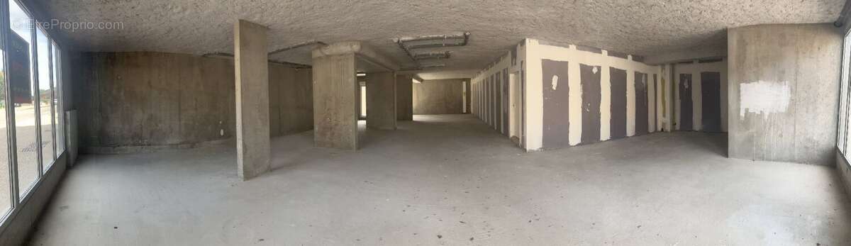 Commerce à SAINT-BONNET-DE-MURE