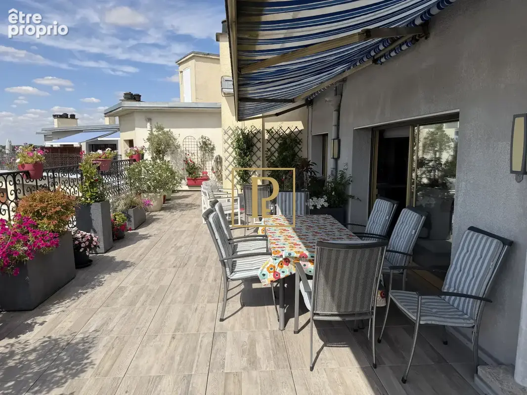 Sainte Catherine, un bien d’exception : 200 m2 baignés de lumière, terrasse plein Sud de 60m2 - photo 16