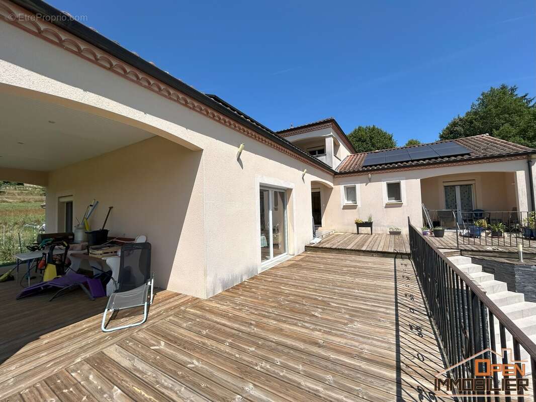 Maison 206 m² à Simeyrols  - photo 361