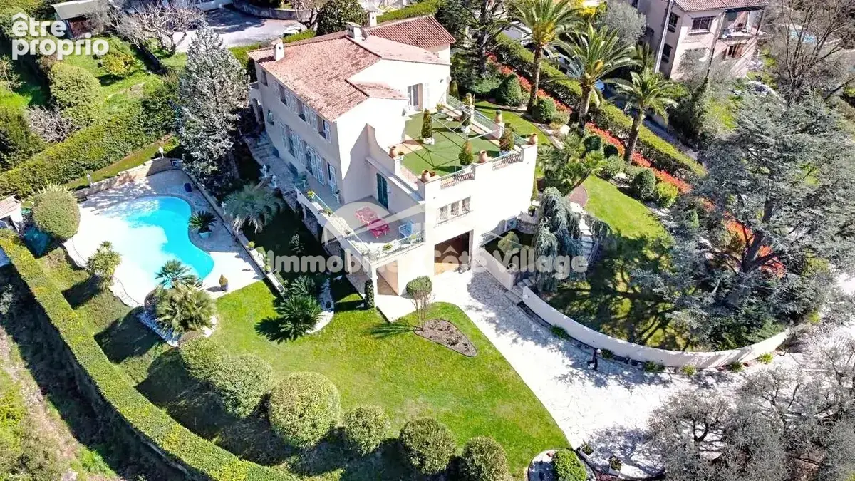 PERIPHERIE DE NICE Prestigieuse propriété,476m2 de surface g - photo 6