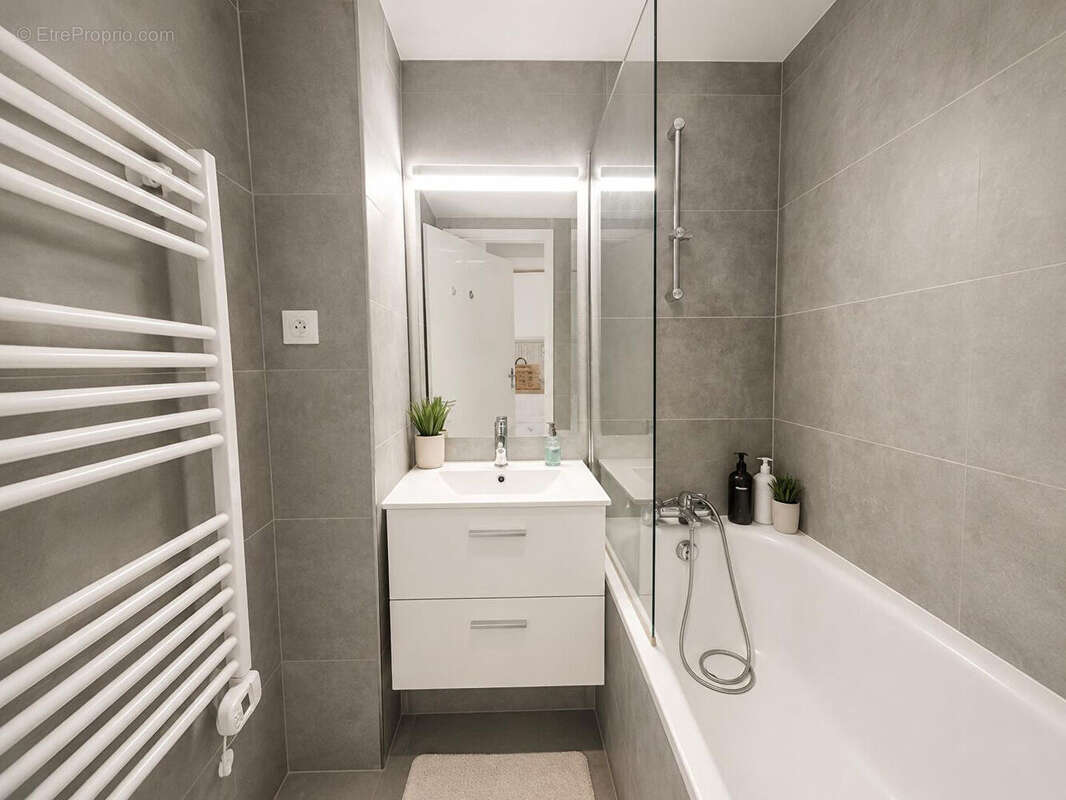 A Saint-Mandrier-sur-Mer (83430) ,Quartier Pin Rolland 3 pièce(s) 42 m2 + vue mer + Parking - photo 7