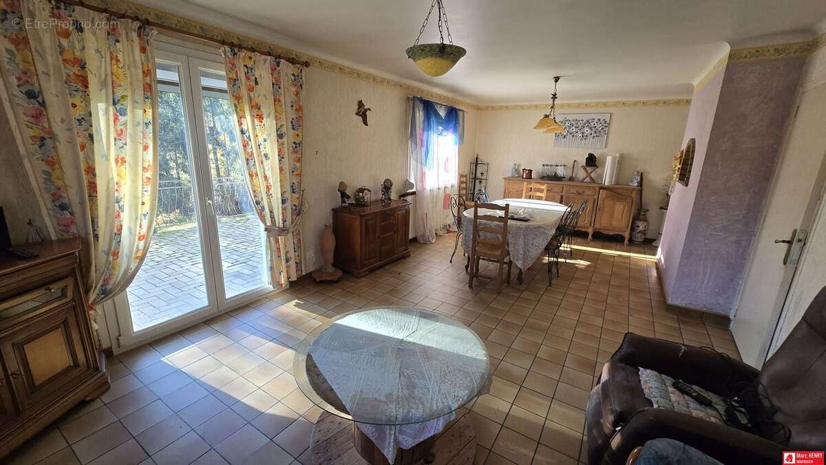Maison 130 m² à Saint-Nabord  - photo 4