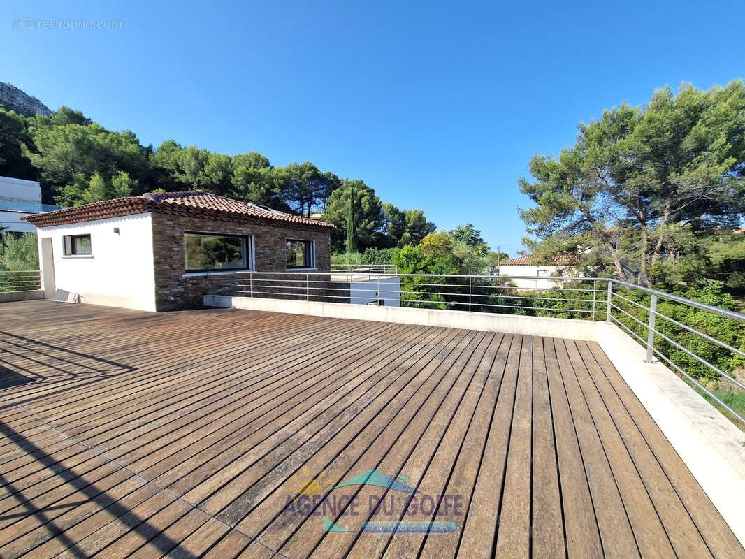 Villa contemporaine T 5 avec piscine sur 1792 m² de terrain - photo 6