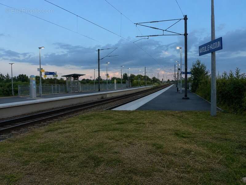 Terrain à PEROY-LES-GOMBRIES