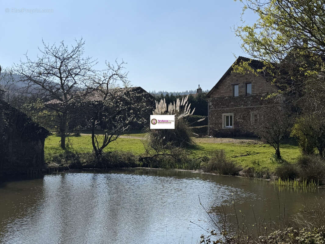 Maison à VILLAINES-LA-CARELLE