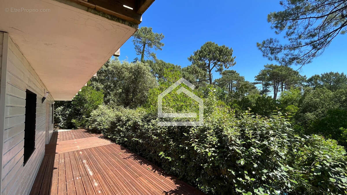LACANAU LAC, Vue Lac, Maison Esprit Cabane de 148m2 environ - photo 3