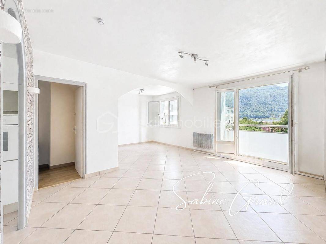 Appartement à SAINT-MARTIN-D'HERES