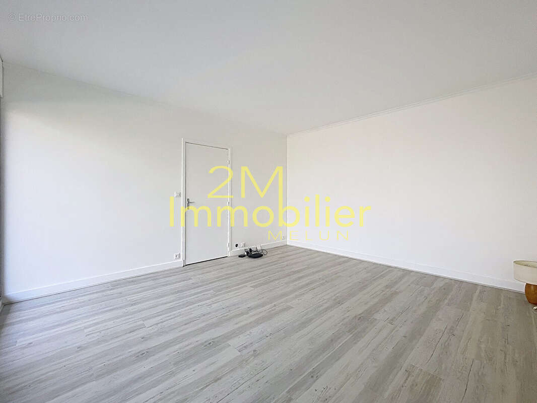 Appartement à VAUX-LE-PENIL