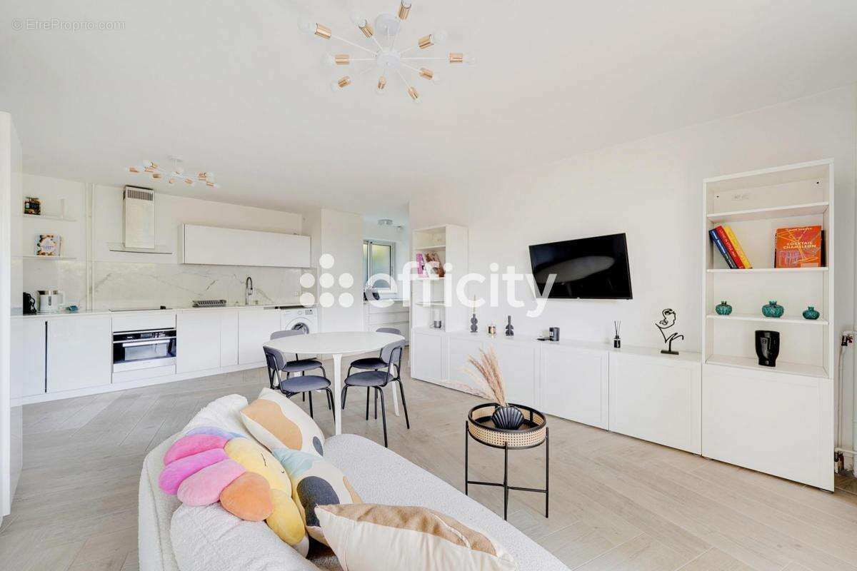 Appartement à NEUILLY-SUR-SEINE