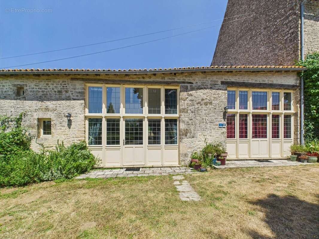 Maison à SAINT-HILAIRE-DES-LOGES