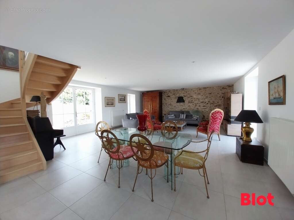 Maison 170 m² à Plouer-Sur-Rance  - photo 3