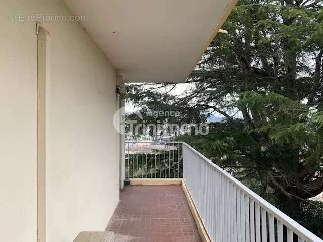 Appartement à SAINT-LAURENT-DU-VAR