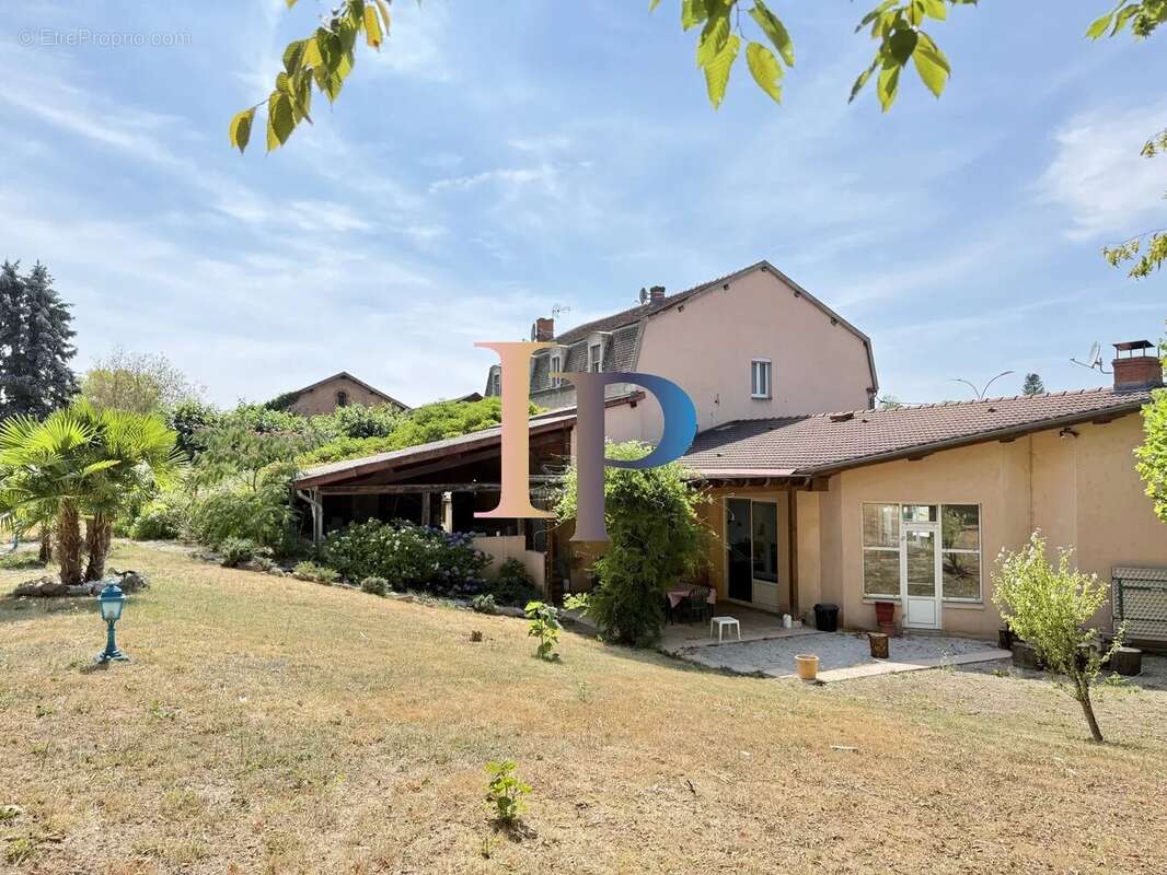 Ensemble immobilier de caractere - photo 2