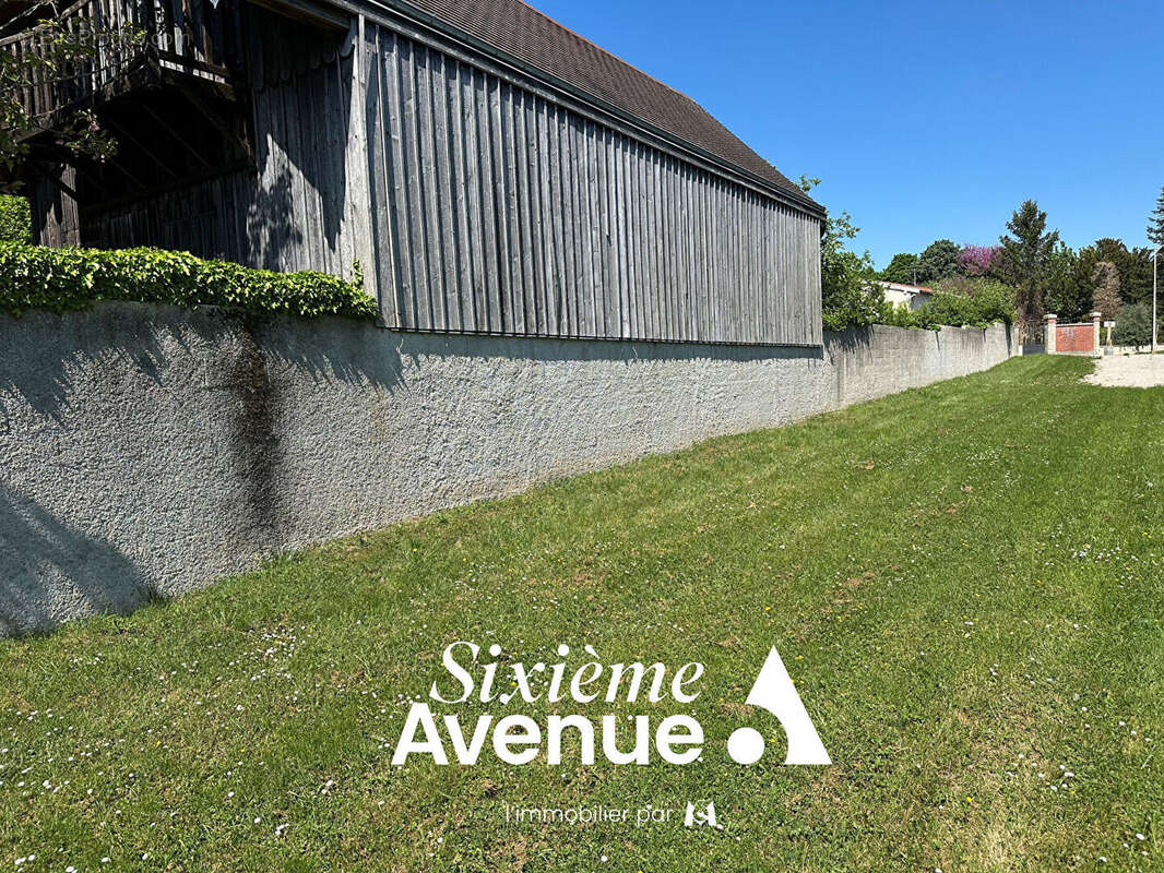 Terrain à LA CHAUSSEE-SUR-MARNE