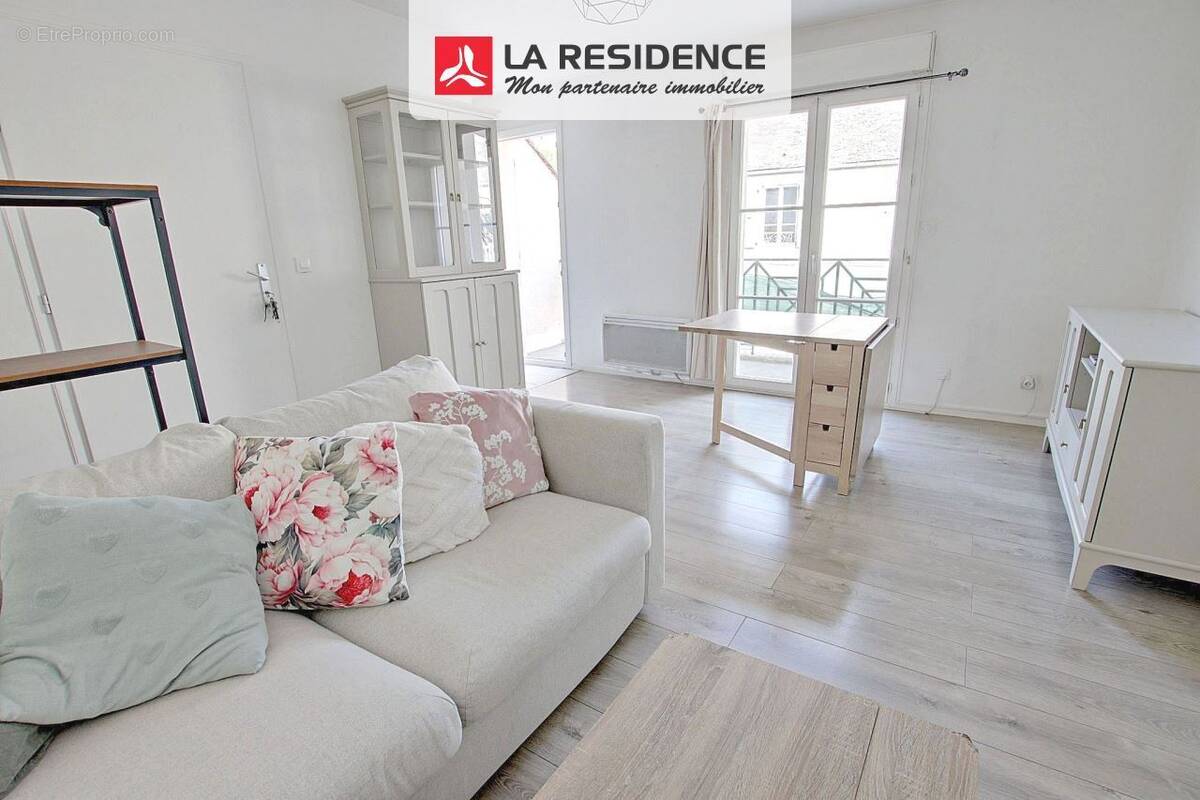 Appartement à LE MESNIL-SAINT-DENIS