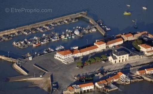 Commerce à BOURCEFRANC-LE-CHAPUS