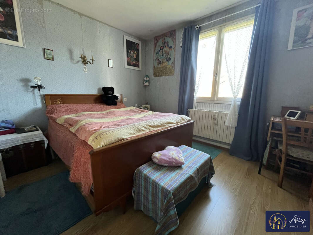 Maison 7 pièces VEBRET - Maison à VEBRET