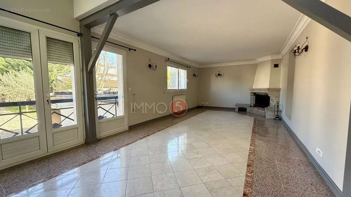 Appartement à LES PAVILLONS-SOUS-BOIS