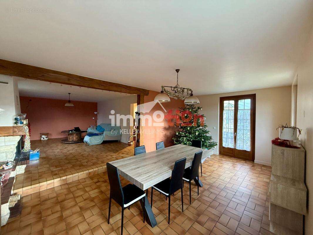 Maison à HUCHENNEVILLE