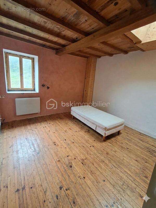 Charme et quiétude à Molocazal : Maison avec grand terrain au bord de la rivière - photo 7