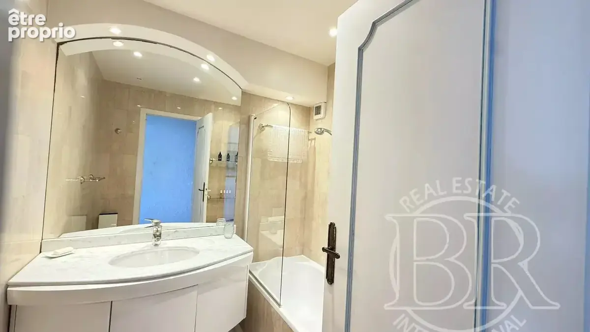 VALLAURIS A Vendre  appartement  avec la terrasse de 80m2  T3 Vallauris vue panoramique mer - photo 27