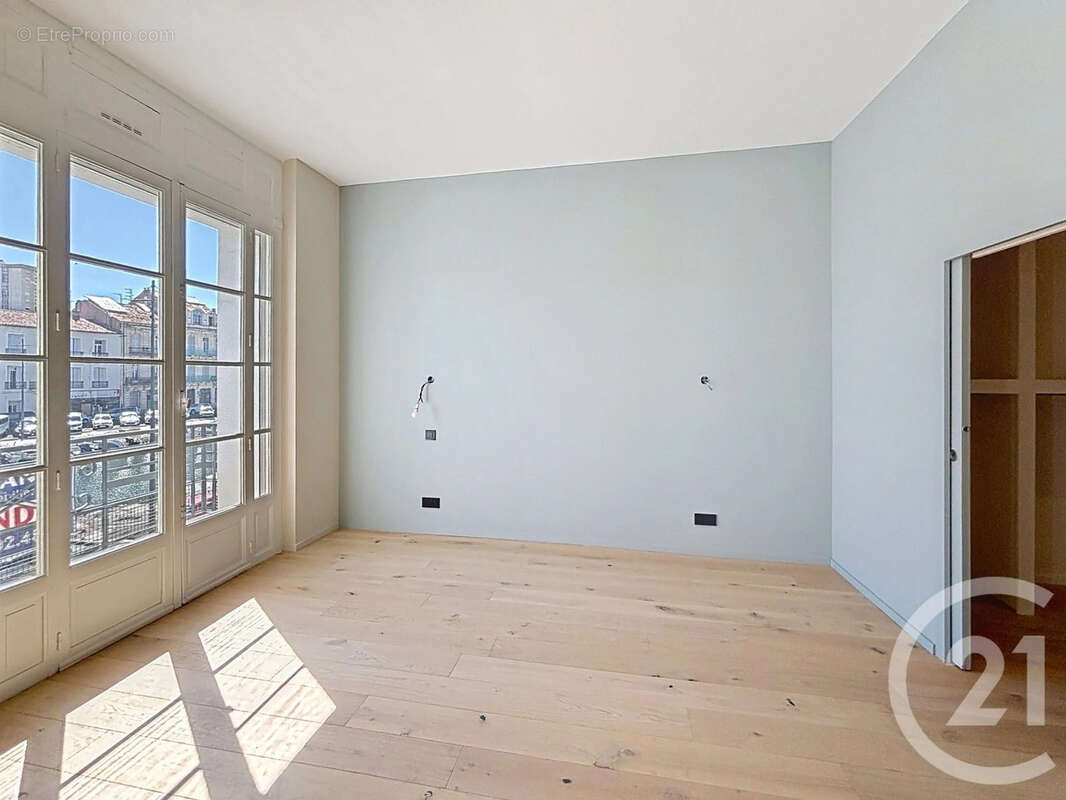 Appartement 140 m² à Sete  - photo 8