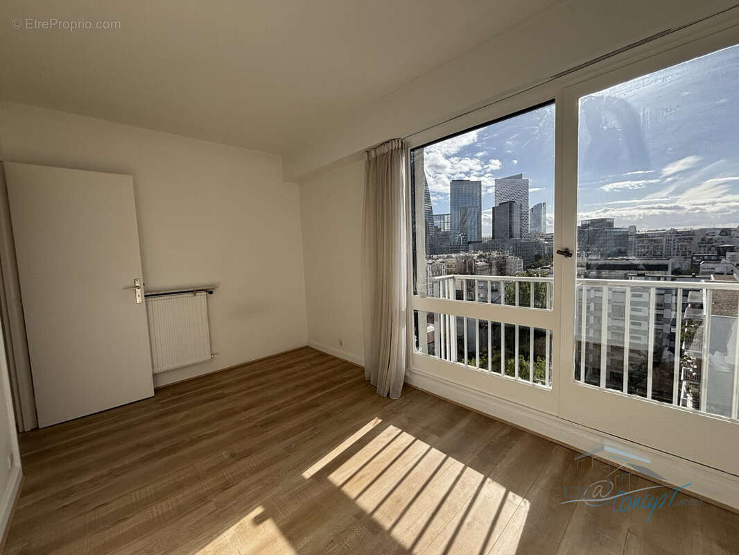 Appartement à COURBEVOIE