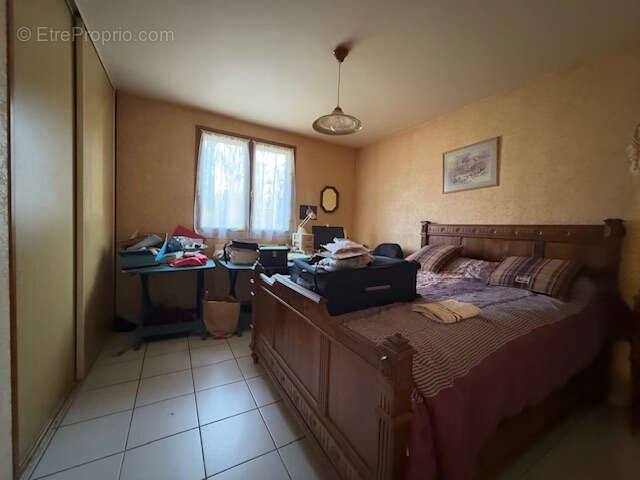 Maison à SAINT-REMY-EN-ROLLAT