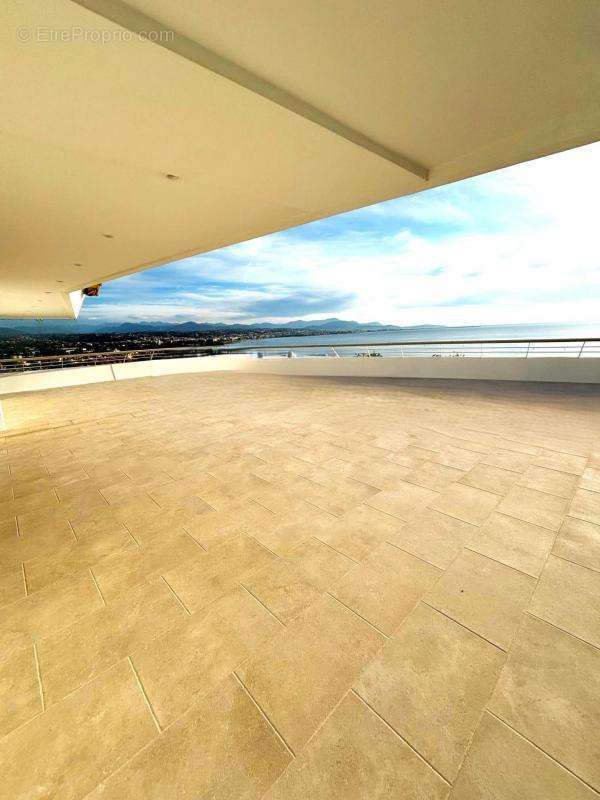 Appartement à VILLENEUVE-LOUBET