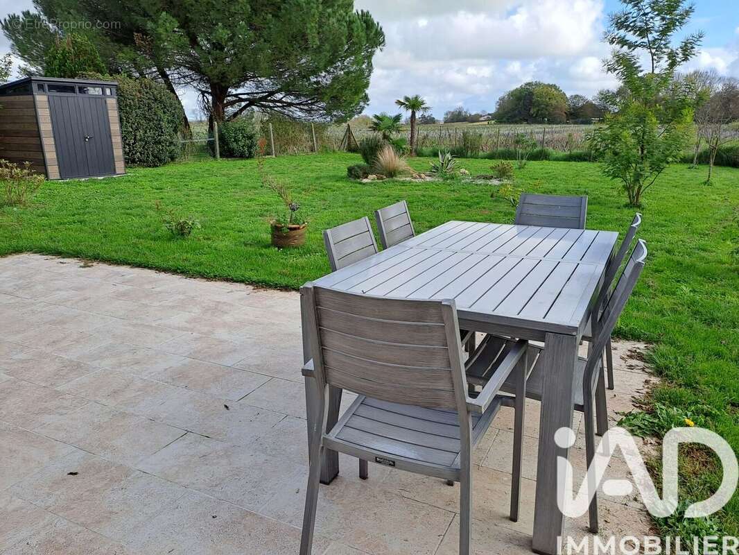 Maison 90 m² à Saint-Just-Luzac  - photo 3