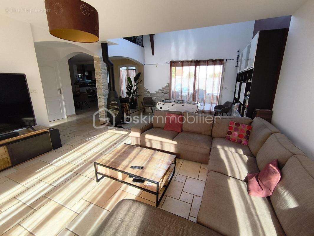 Maison de 210m2 avec piscine - photo 3