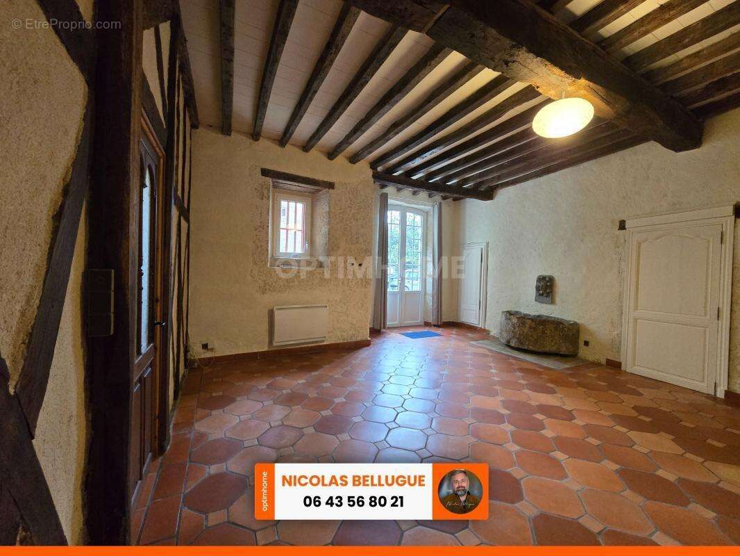 Maison de caractère rénovée au cœur d’un village historique - photo 4