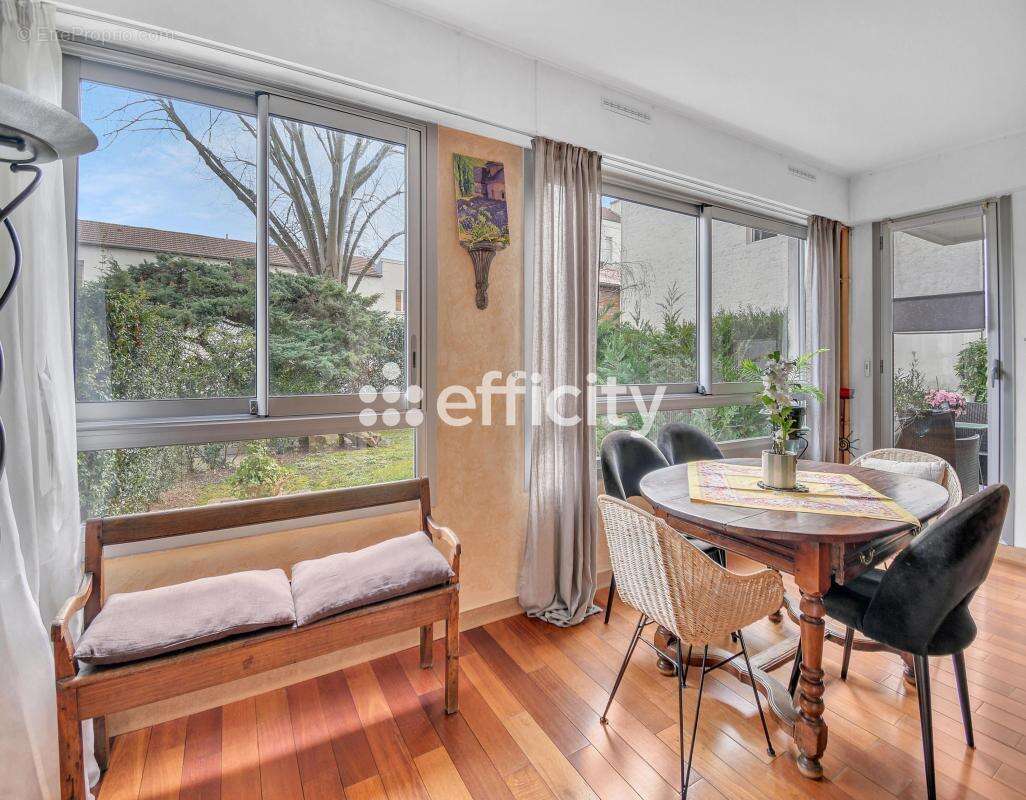 Appartement à COURBEVOIE