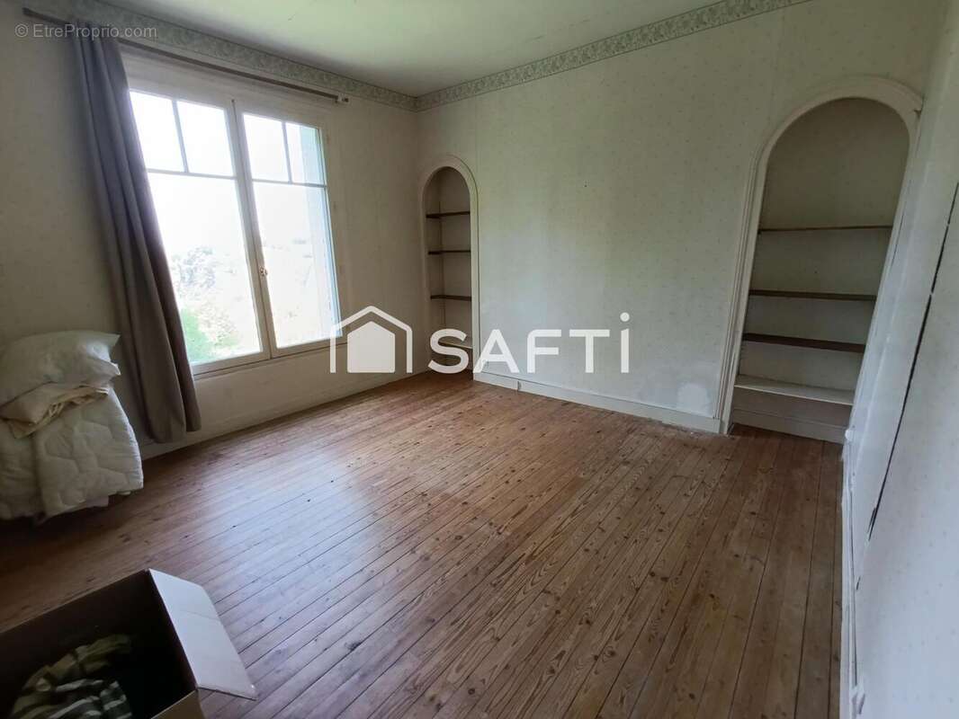 Maison 218 m² à Huismes  - photo 8