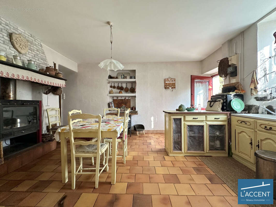 Maison à L&#039;ESTRECHURE