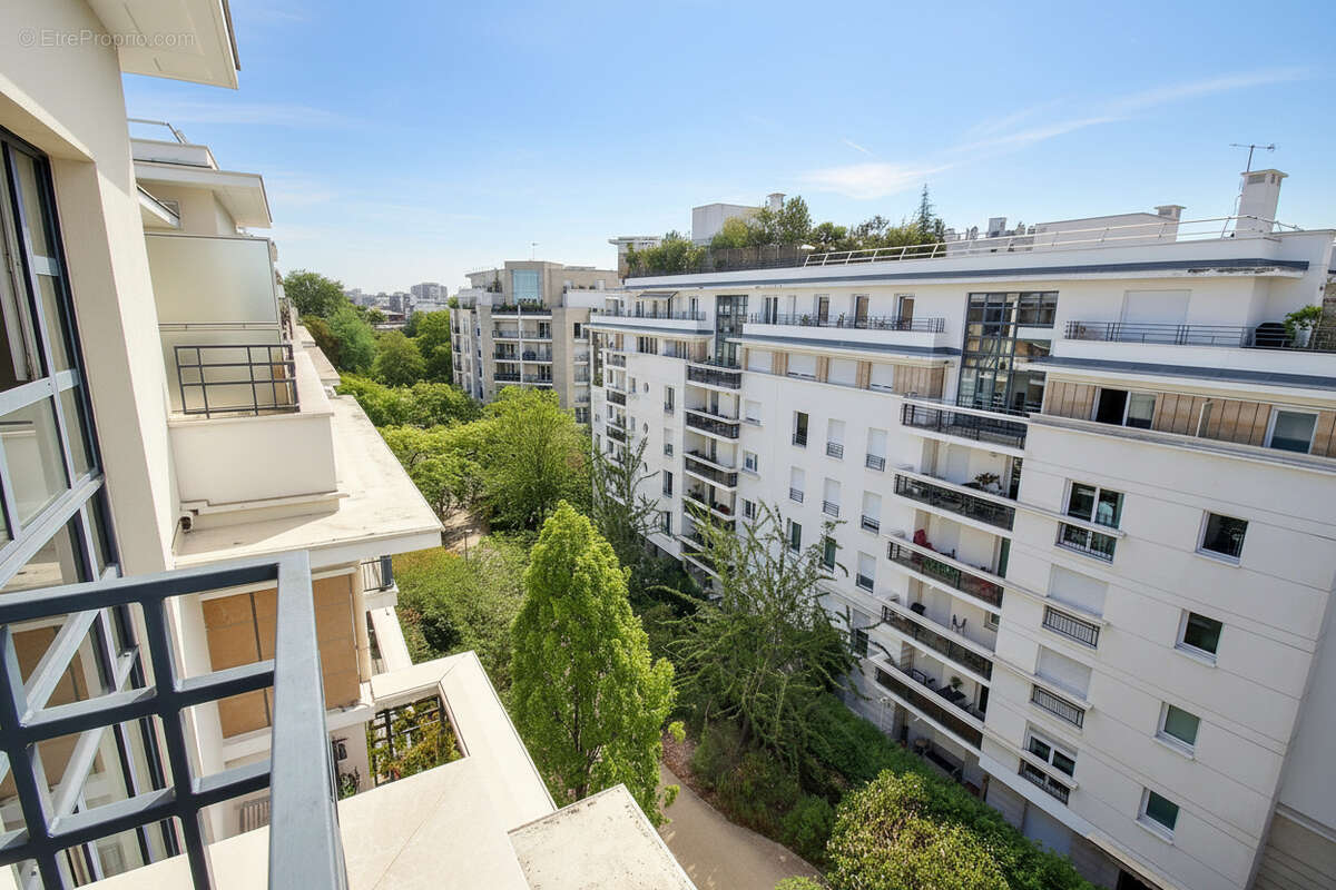 Appartement à COURBEVOIE