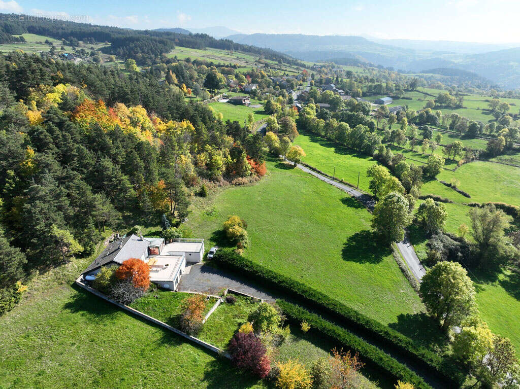 Maison à SAINT-JULIEN-CHAPTEUIL
