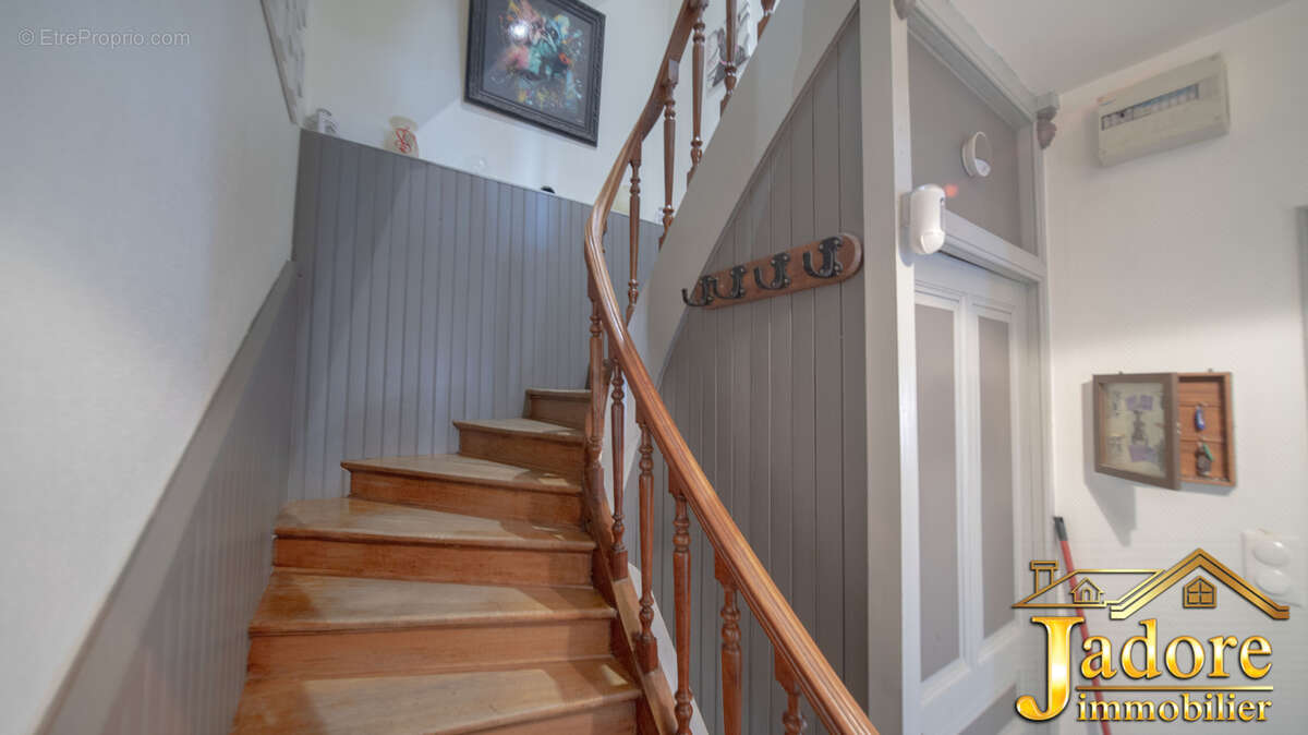 Ensemble immobilier entierement renove - photo 8