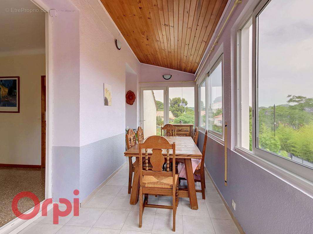 Maison de ville à vendre à deux pas du centre village divisée en 2 appartements - photo 5