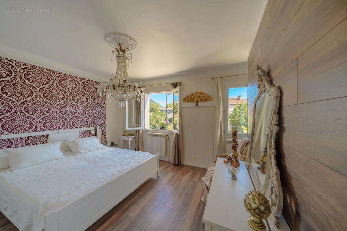 Maison à LA VALETTE-DU-VAR